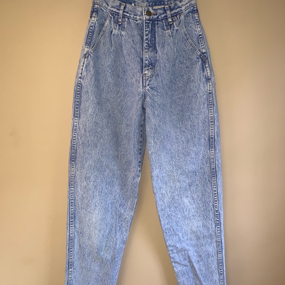 Bill Blass Pleated Light Wash Mom Jeans (Vintage)